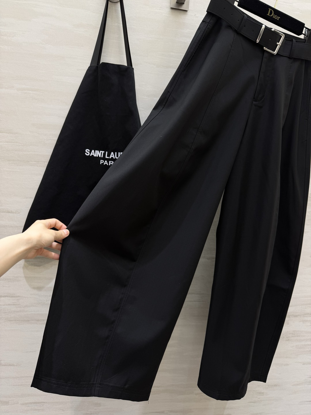 ysl²⁶垂感西装阔腿裤 自带腰带｜立体压线 松弛高级感，显瘦神裤 size：S/M/L/XL（M码腰围：70，裤长：1