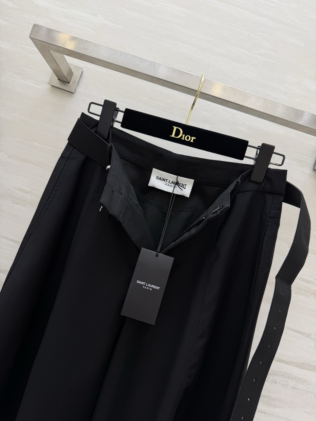 ysl²⁶垂感西装阔腿裤 自带腰带｜立体压线 松弛高级感，显瘦神裤 size：S/M/L/XL（M码腰围：70，裤长：1
