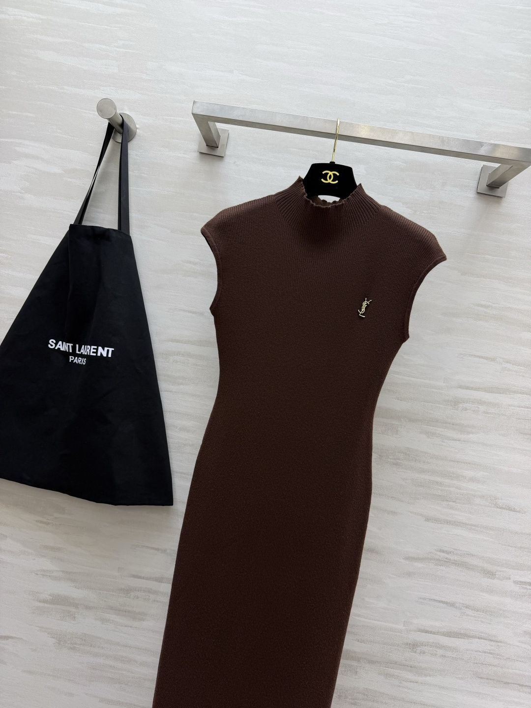 ysl²⁶半高领羊毛针织长裙 修身坑条｜复古高级 单穿叠穿都出彩 size：S/M/L（M码弹力胸围：72，裙长：130