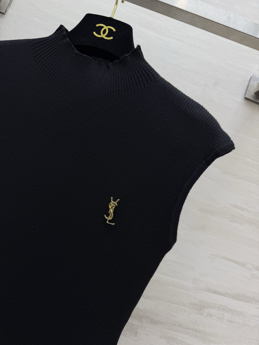 ysl²⁶半高领羊毛针织长裙 修身坑条｜复古高级 单穿叠穿都出彩 size：S/M/L（M码弹力胸围：72，裙长：130