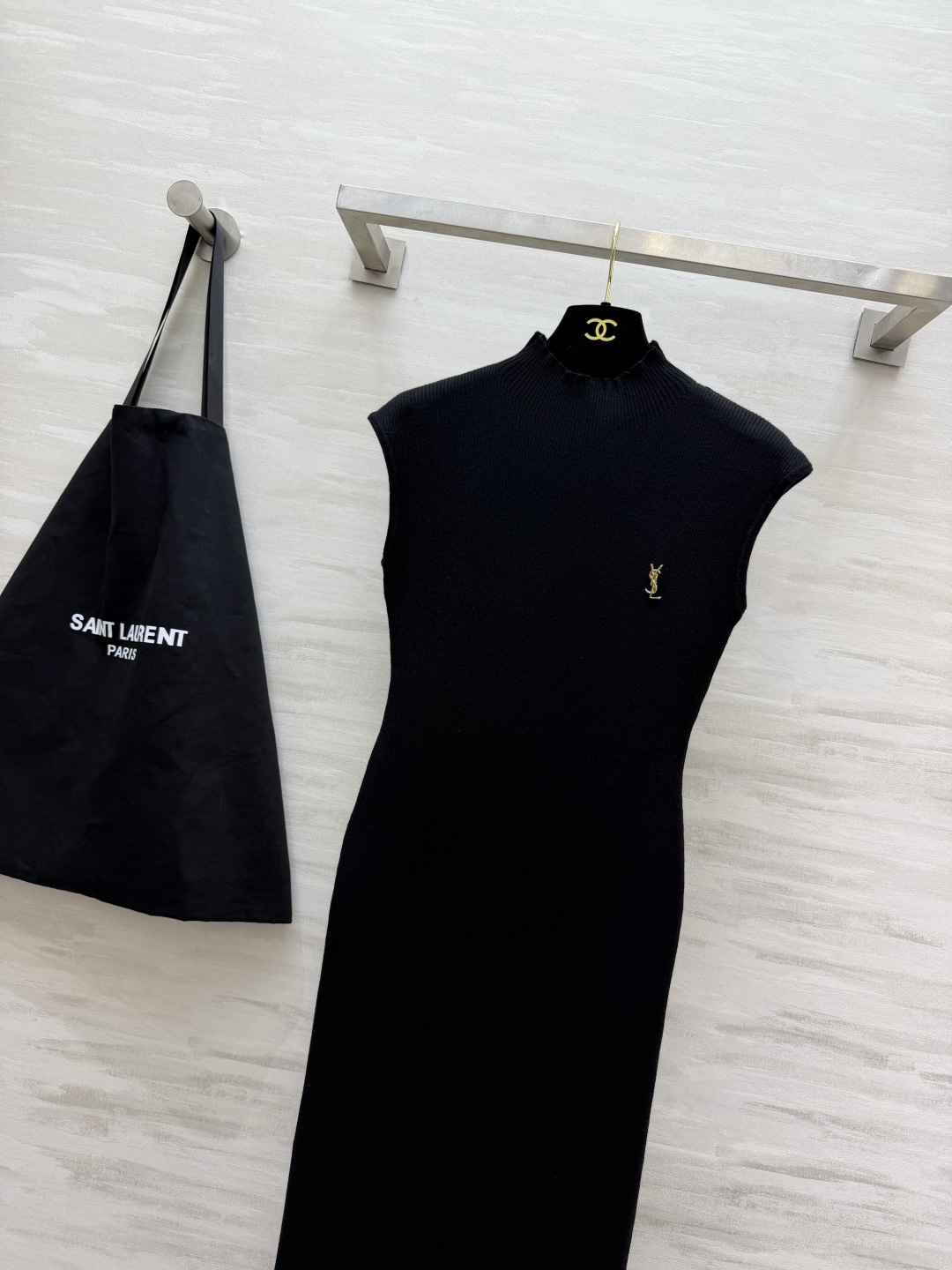ysl²⁶半高领羊毛针织长裙 修身坑条｜复古高级 单穿叠穿都出彩 size：S/M/L（M码弹力胸围：72，裙长：130