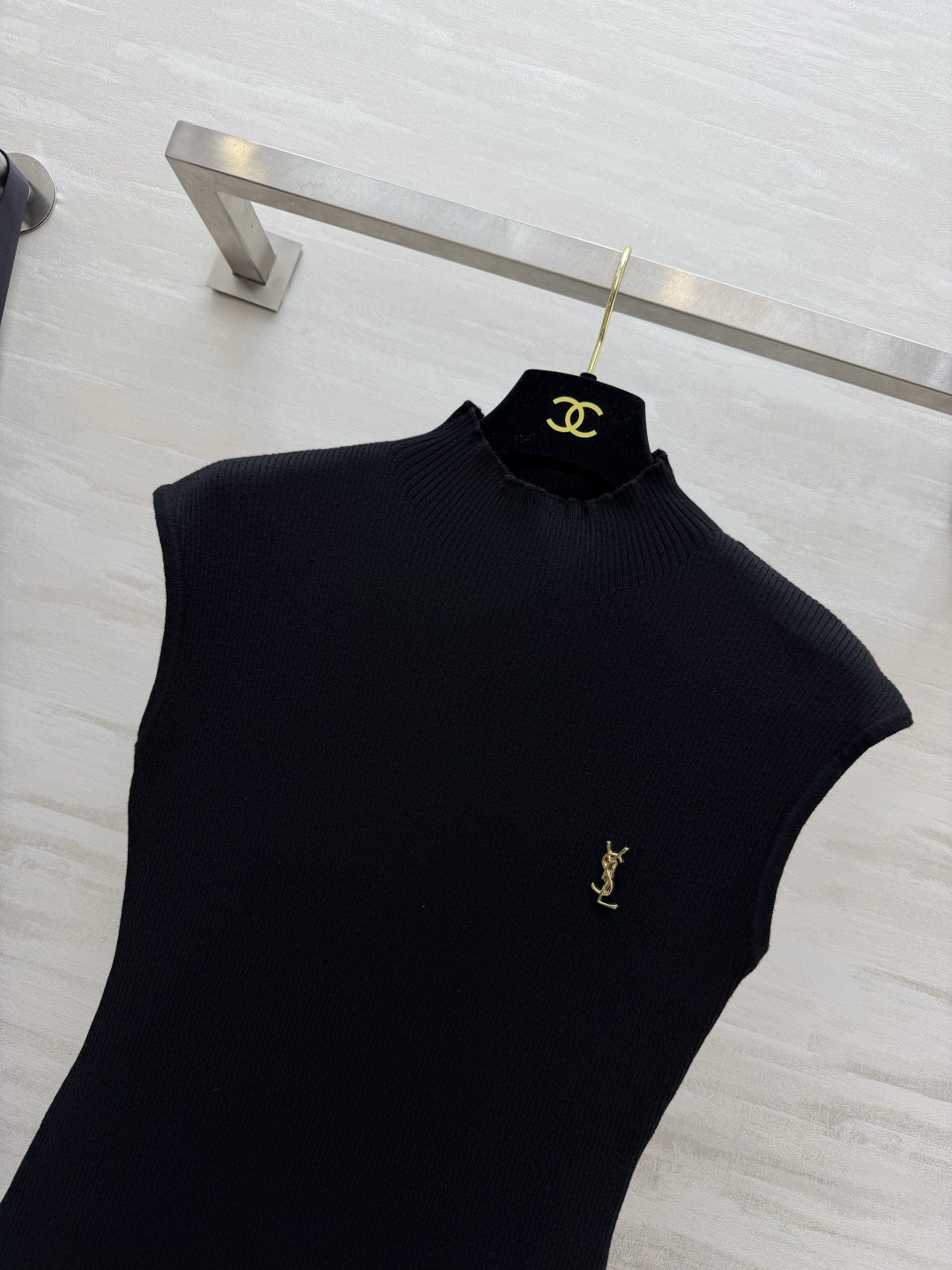 ysl²⁶半高领羊毛针织长裙 修身坑条｜复古高级 单穿叠穿都出彩 size：S/M/L（M码弹力胸围：72，裙长：130