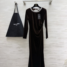 ysl♡²⁶水钻领丝绒鱼尾长裙|黑/咖双色上新✨高级丝绒面料 自带细腻柔光 触感软糯垂顺 圆领一圈手工镶嵌水钻 闪耀自带 ysl♡²⁶水钻领丝绒鱼尾长裙|黑/咖双色上新✨高级丝绒面料 自带细腻柔光 触感软糯垂顺 圆领一圈手工镶嵌水钻 闪耀自带