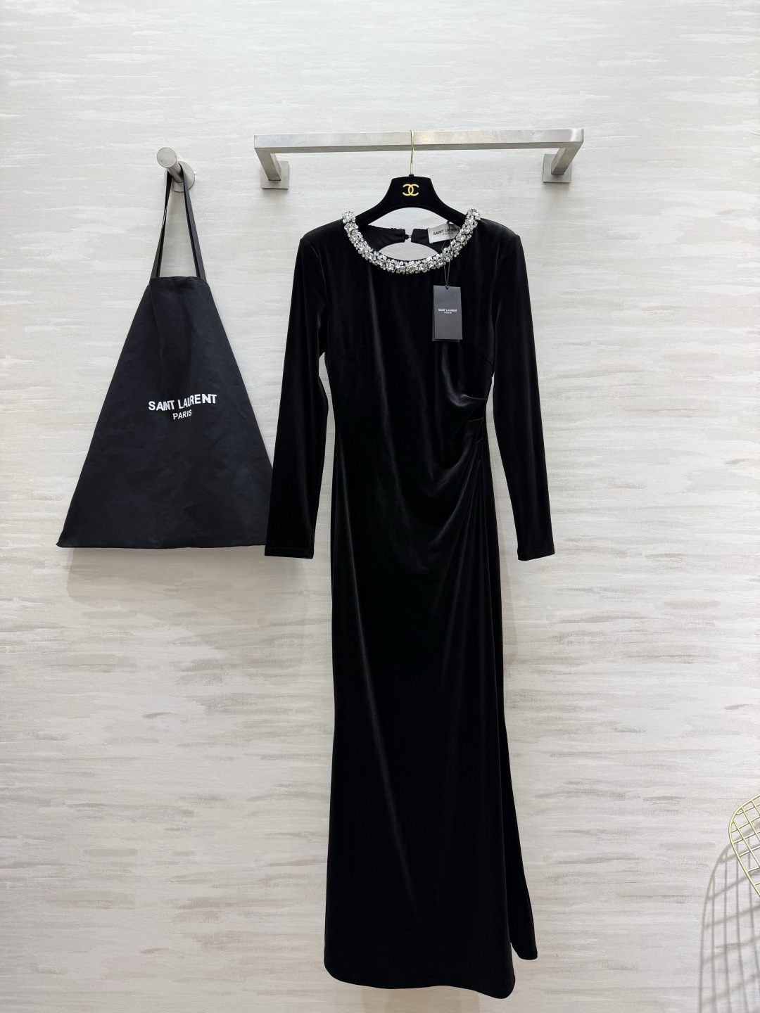 ysl♡²⁶水钻领丝绒鱼尾长裙|黑/咖双色上新✨高级丝绒面料 自带细腻柔光 触感软糯垂顺 圆领一圈手工镶嵌水钻 闪耀自带 ysl♡²⁶水钻领丝绒鱼尾长裙|黑/咖双色上新✨高级丝绒面料 自带细腻柔光 触感软糯垂顺 圆领一圈手工镶嵌水钻 闪耀自带