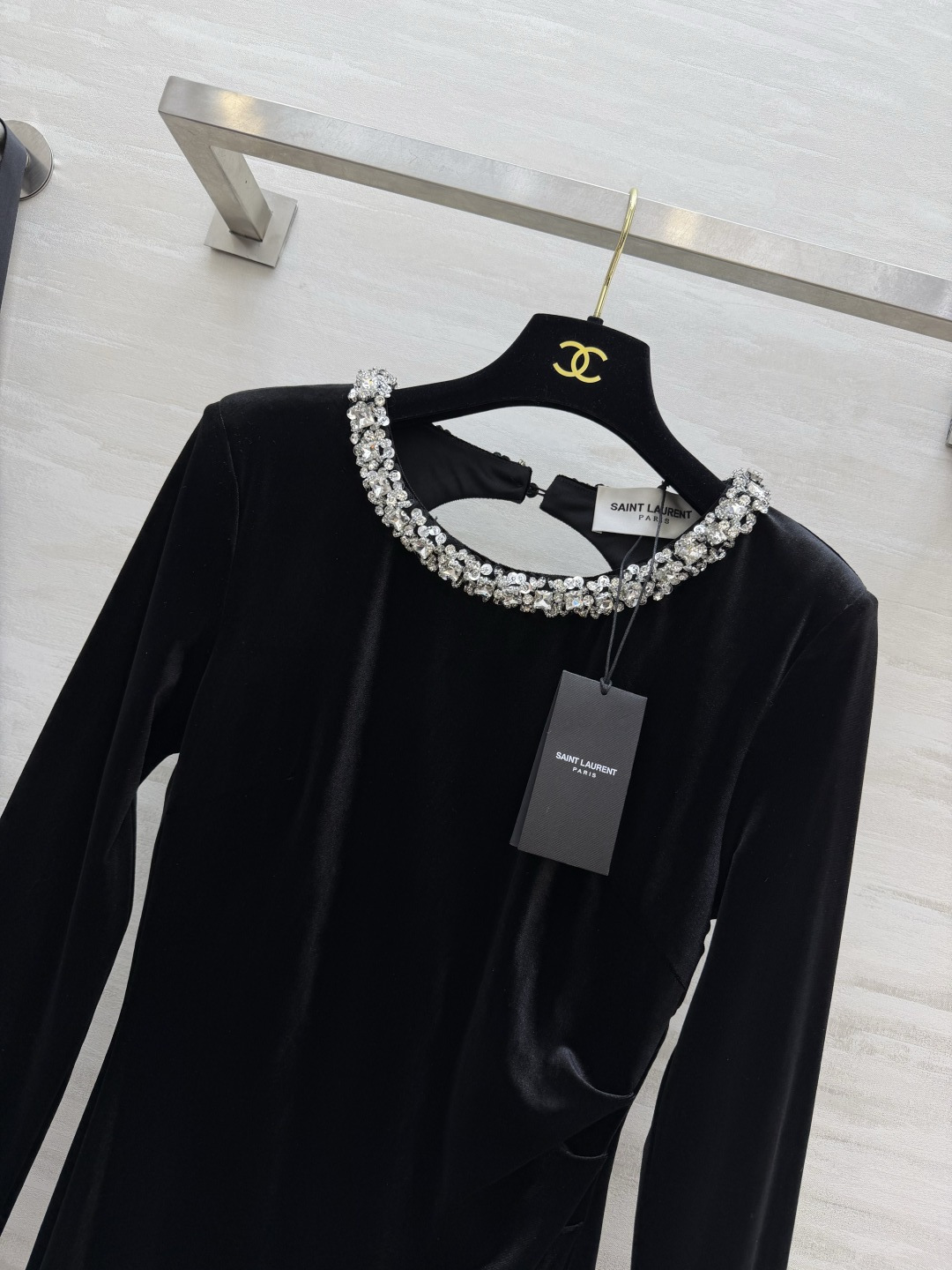 ysl♡²⁶水钻领丝绒鱼尾长裙|黑/咖双色上新✨高级丝绒面料 自带细腻柔光 触感软糯垂顺 圆领一圈手工镶嵌水钻 闪耀自带 ysl♡²⁶水钻领丝绒鱼尾长裙|黑/咖双色上新✨高级丝绒面料 自带细腻柔光 触感软糯垂顺 圆领一圈手工镶嵌水钻 闪耀自带