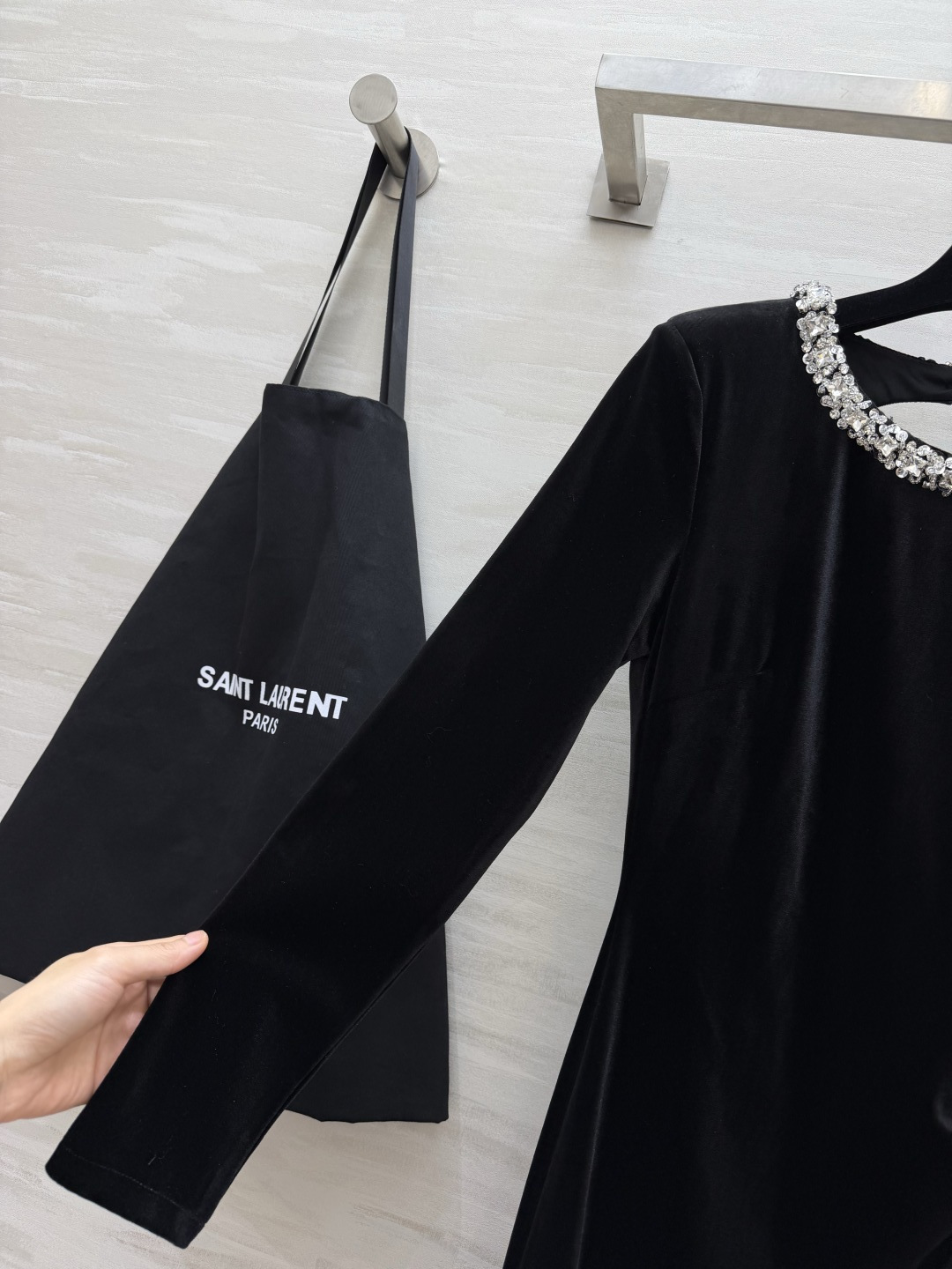 ysl♡²⁶水钻领丝绒鱼尾长裙|黑/咖双色上新✨高级丝绒面料 自带细腻柔光 触感软糯垂顺 圆领一圈手工镶嵌水钻 闪耀自带 ysl♡²⁶水钻领丝绒鱼尾长裙|黑/咖双色上新✨高级丝绒面料 自带细腻柔光 触感软糯垂顺 圆领一圈手工镶嵌水钻 闪耀自带