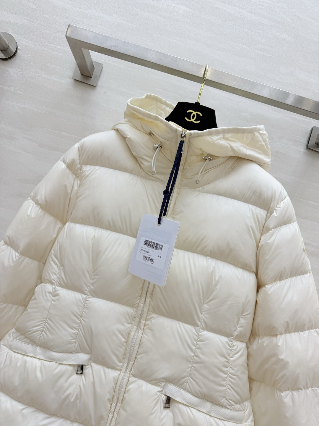 Monc/MC♡²⁶连帽羽绒服｜三色现货✨奶白｜浅粉｜经典黑 横条充绒工艺 蓬松饱满 保暖在线不压身 可调节抽绳连帽 防