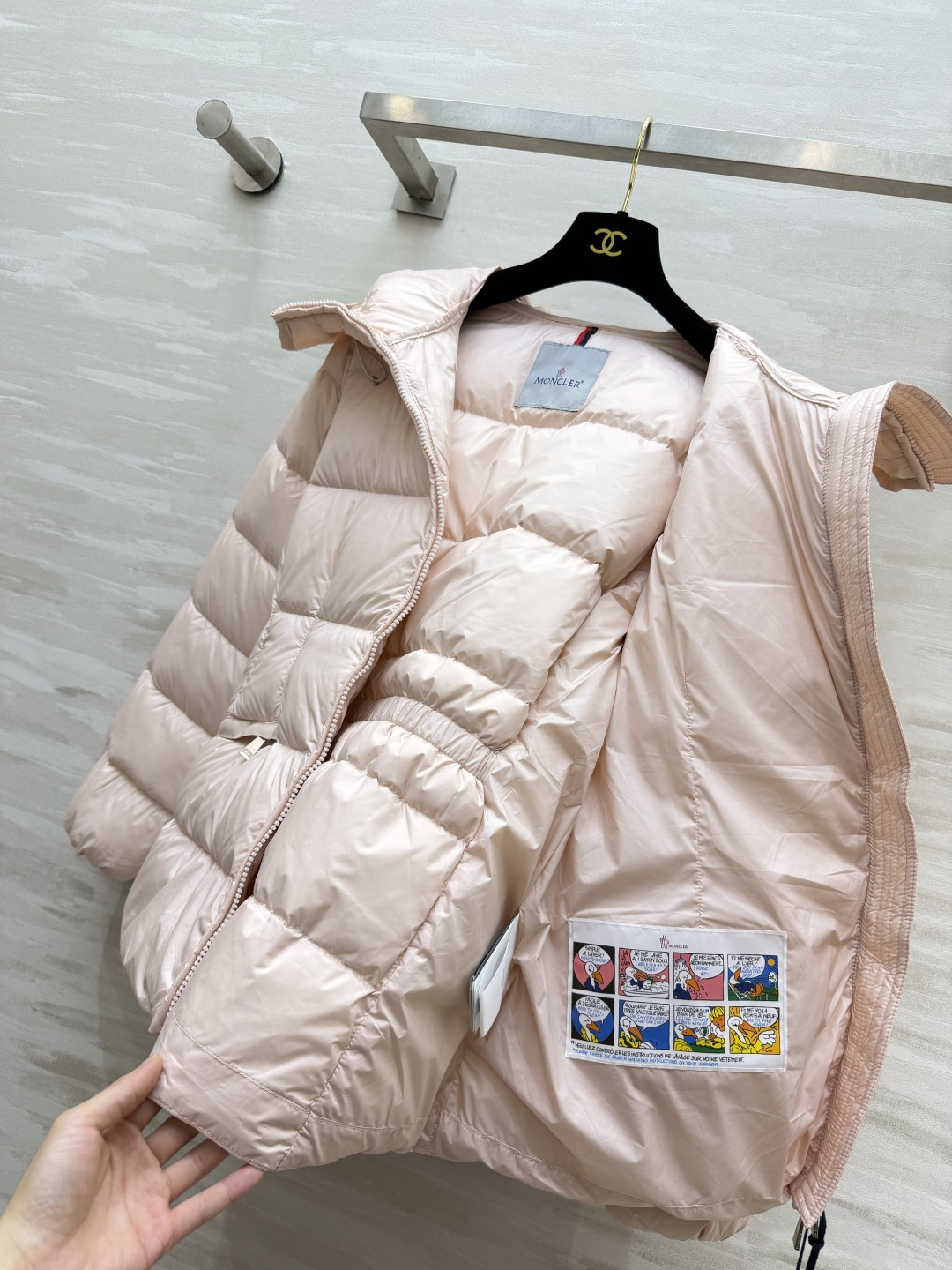 Monc/MC♡²⁶连帽羽绒服|三色现货✨奶白|浅粉|经典黑 横条充绒工艺 蓬松饱满 保暖在线不压身 可调节抽绳连帽 防 Monc/MC♡²⁶连帽羽绒服|三色现货✨奶白|浅粉|经典黑 横条充绒工艺 蓬松饱满 保暖在线不压身 可调节抽绳连帽 防