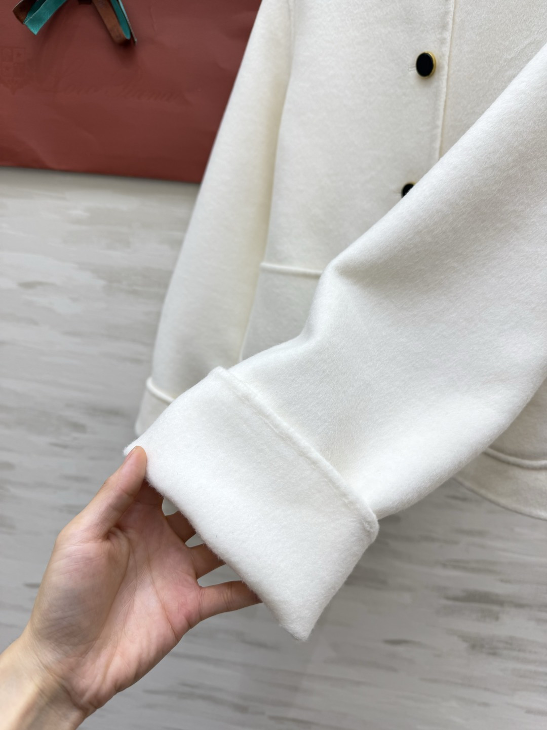 LP♡²⁶圆领短款双面呢外套｜两色现货✨奶白｜焦糖棕 细腻双面羊毛面料 触感软糯 无多余缝线 质感高级 简约圆领设计 不