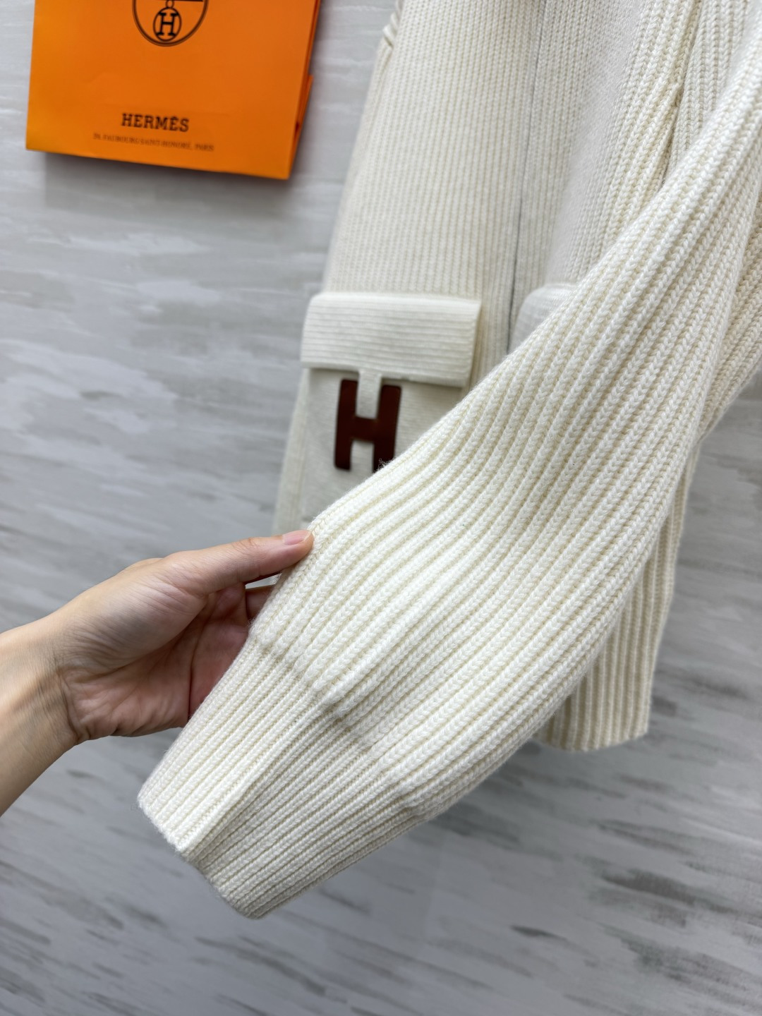 Her♡²⁶立领拉链羊毛针织开衫｜四色现货✨米白｜浅咖｜深棕｜黑色 厚实粗针羊毛织法 软糯保暖 肌理感十足 高领拉链设计