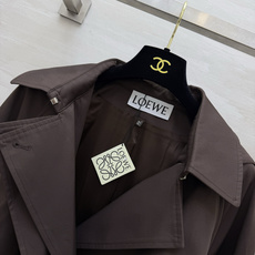 🤎Loew♡²⁶复古深棕风衣 大翻领肩章|配套腰带收腰 腰侧百褶拼接 设计感拉满 挺括面料抗皱好打理 立体剪裁显高显瘦 🤎Loew♡²⁶复古深棕风衣 大翻领肩章|配套腰带收腰 腰侧百褶拼接 设计感拉满 挺括面料抗皱好打理 立体剪裁显高显瘦