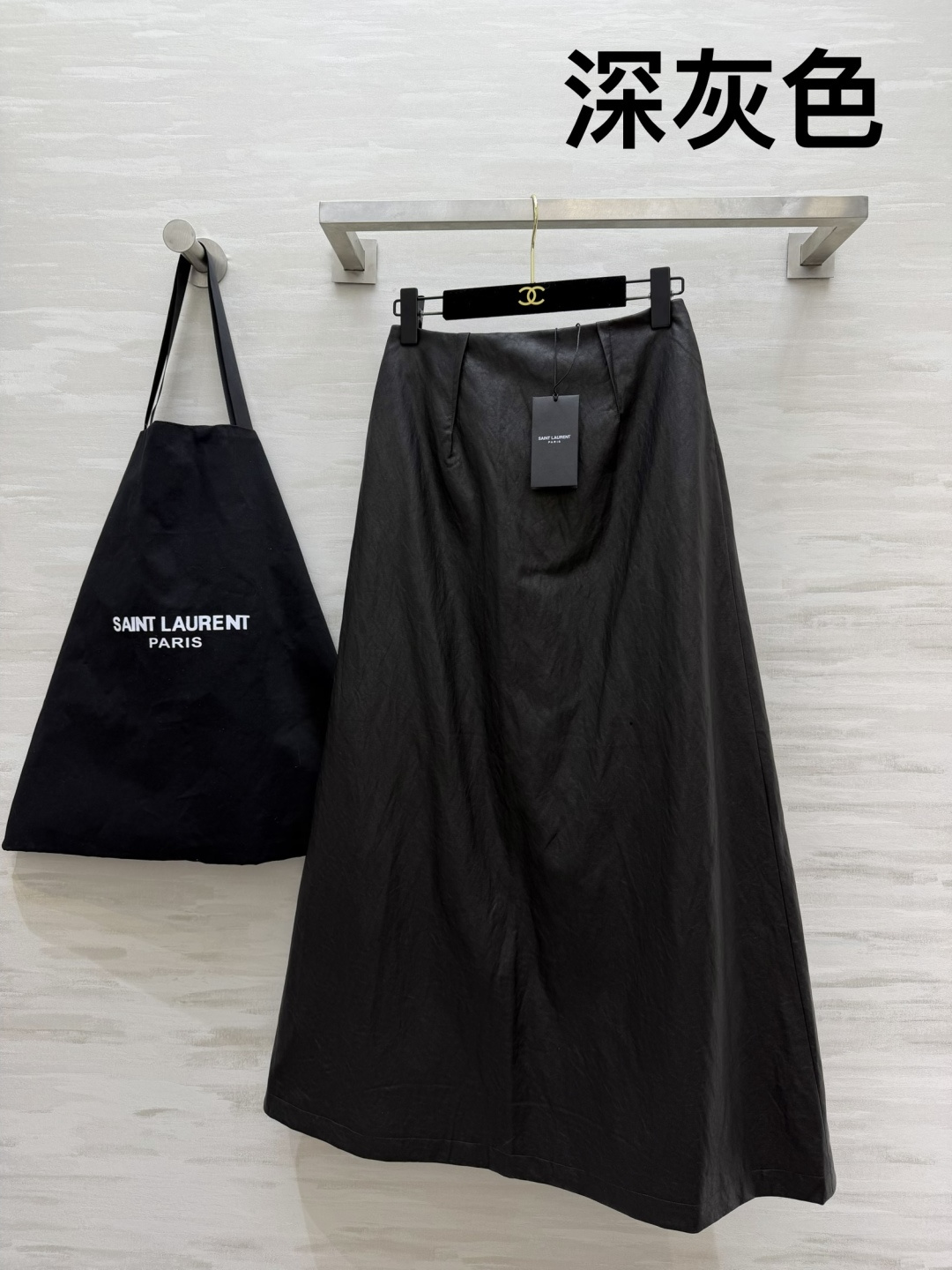 Ysl♡²⁵环保蛋白皮大摆伞裙✨哑光质感｜高腰A字大裙摆 藏肉一绝 三色现货：黑色｜深咖｜深灰 中长版型 走路自带氛围感
