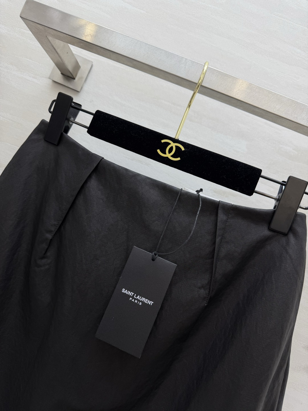 Ysl♡²⁵环保蛋白皮大摆伞裙✨哑光质感｜高腰A字大裙摆 藏肉一绝 三色现货：黑色｜深咖｜深灰 中长版型 走路自带氛围感