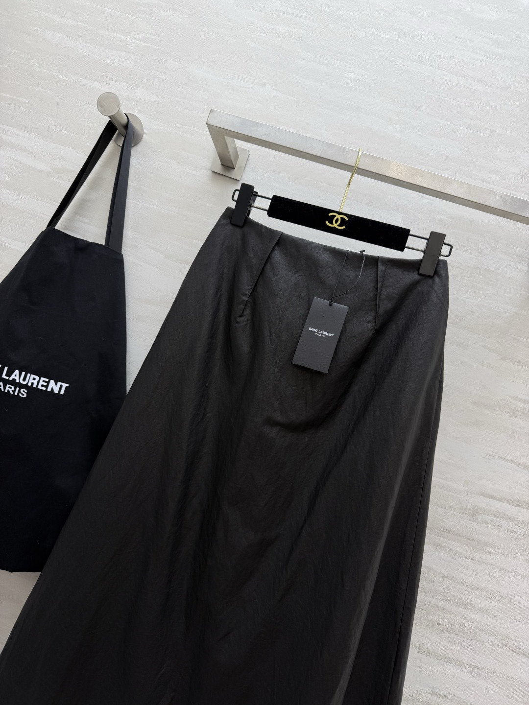 Ysl♡²⁵环保蛋白皮大摆伞裙✨哑光质感｜高腰A字大裙摆 藏肉一绝 三色现货：黑色｜深咖｜深灰 中长版型 走路自带氛围感