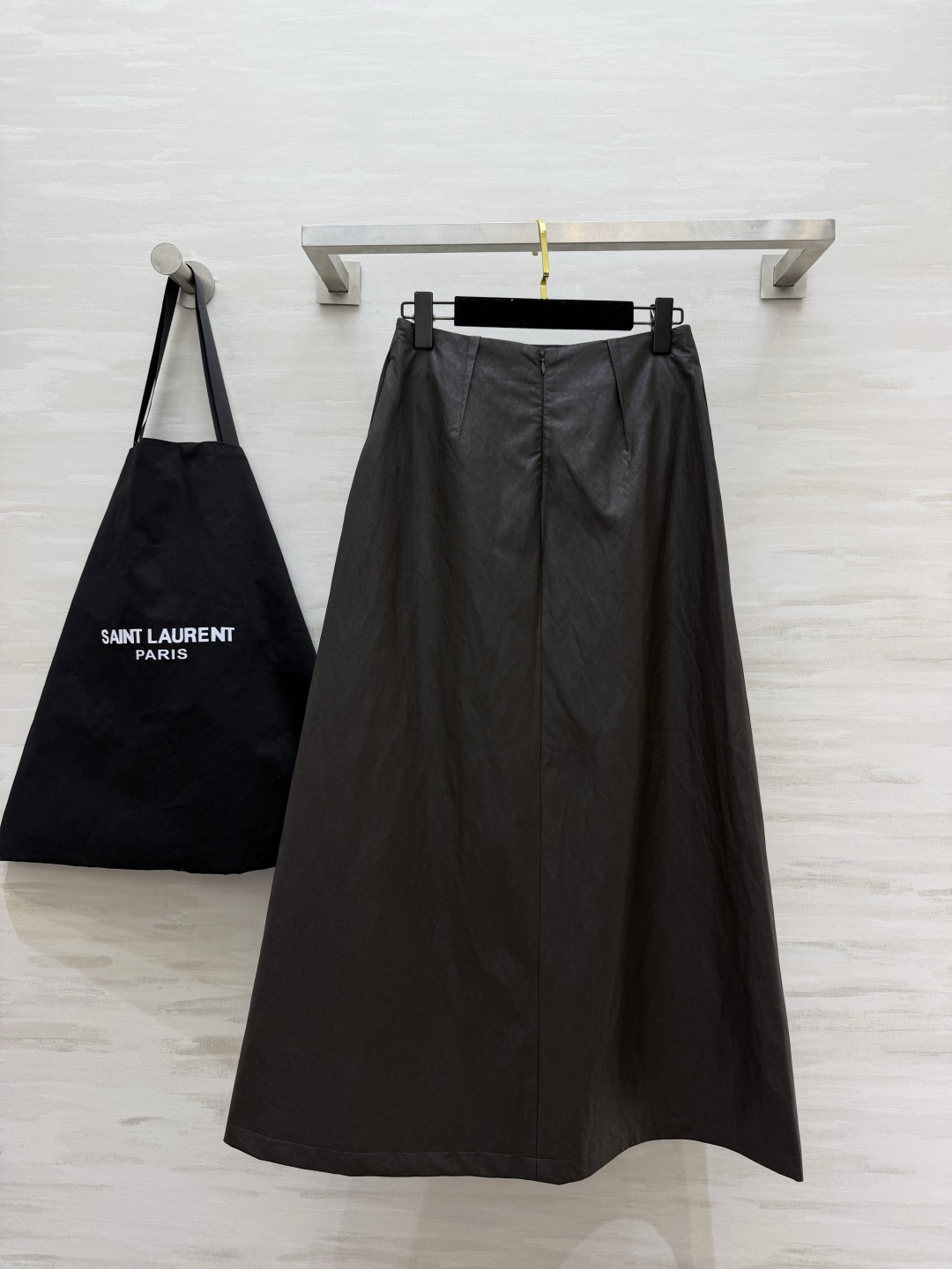 Ysl♡²⁵环保蛋白皮大摆伞裙✨哑光质感｜高腰A字大裙摆 藏肉一绝 三色现货：黑色｜深咖｜深灰 中长版型 走路自带氛围感