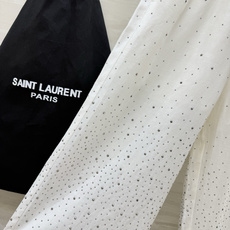 ysl²⁶ 「白月光本命|温柔到骨子里的满天星」直筒阔腿裤 这条白色真的自带清冷贵气感,温柔又高级!满天星烫钻像撒了一层 ysl²⁶ 「白月光本命|温柔到骨子里的满天星」直筒阔腿裤 这条白色真的自带清冷贵气感,温柔又高级!满天星烫钻像撒了一层