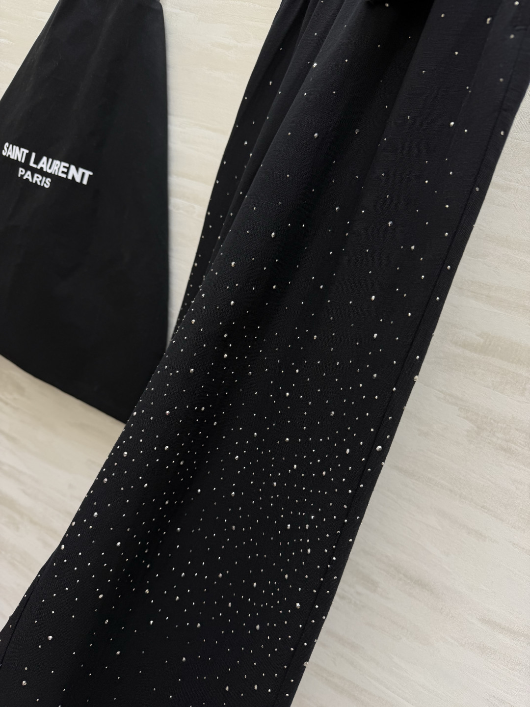 ysl²⁶ 「白月光本命｜温柔到骨子里的满天星」直筒阔腿裤 自带清冷贵气感，温柔又高级！满天星烫钻像撒了一层碎钻，阳光下