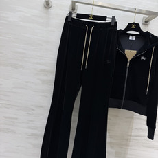 Bur♡²⁶黑丝绒休闲套装|懒人穿搭天花板 柔滑丝绒面料 垂坠感一绝 连帽开衫+微喇长裤 编织抽绳 精致小标识 细节考究 Bur♡²⁶黑丝绒休闲套装|懒人穿搭天花板 柔滑丝绒面料 垂坠感一绝 连帽开衫+微喇长裤 编织抽绳 精致小标识 细节考究