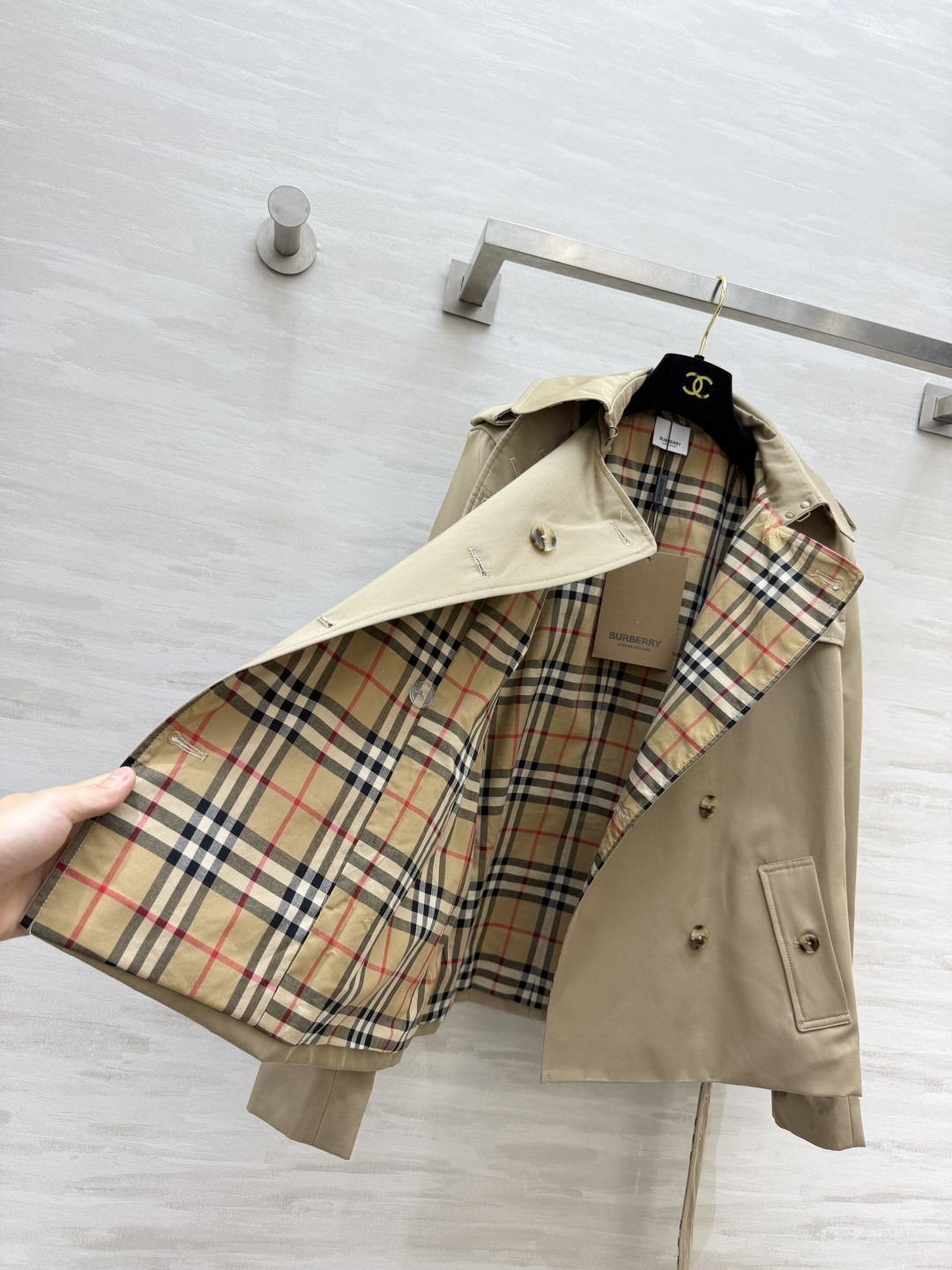 Bur♡²⁶经典风衣｜双色上新✨卡其温柔｜黑色酷飒双排扣 收腰腰带 优化身材比例 挺括面料不易皱 经典风衣细节拉满！si
