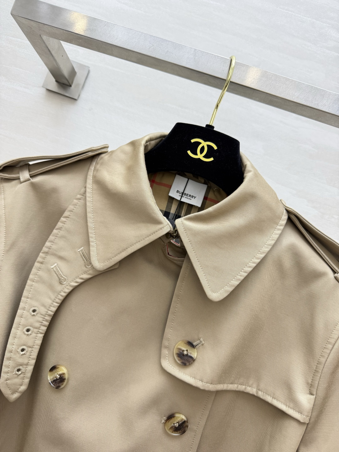 Bur♡²⁶经典风衣｜双色上新✨卡其温柔｜黑色酷飒双排扣 收腰腰带 优化身材比例 挺括面料不易皱 经典风衣细节拉满！si