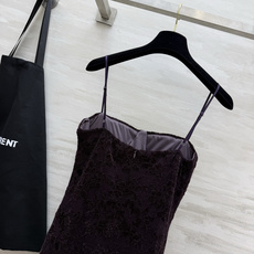 ysl♡²⁵自带氛围感的蕾丝吊带鱼尾裙|两色入 精致植绒蕾丝花纹 肌理感一眼心动 抹胸杯型贴合胸型 细肩带可调节 收腰剪 ysl♡²⁵自带氛围感的蕾丝吊带鱼尾裙|两色入 精致植绒蕾丝花纹 肌理感一眼心动 抹胸杯型贴合胸型 细肩带可调节 收腰剪