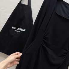 ysl♡²⁶方领长袖连衣裙 经典大方领 柔和修饰肩颈线条 悄悄拉长脖颈比例 腰侧抽褶剪裁是点睛之笔 自然收束 藏住腰腹小 ysl♡²⁶方领长袖连衣裙 经典大方领 柔和修饰肩颈线条 悄悄拉长脖颈比例 腰侧抽褶剪裁是点睛之笔 自然收束 藏住腰腹小