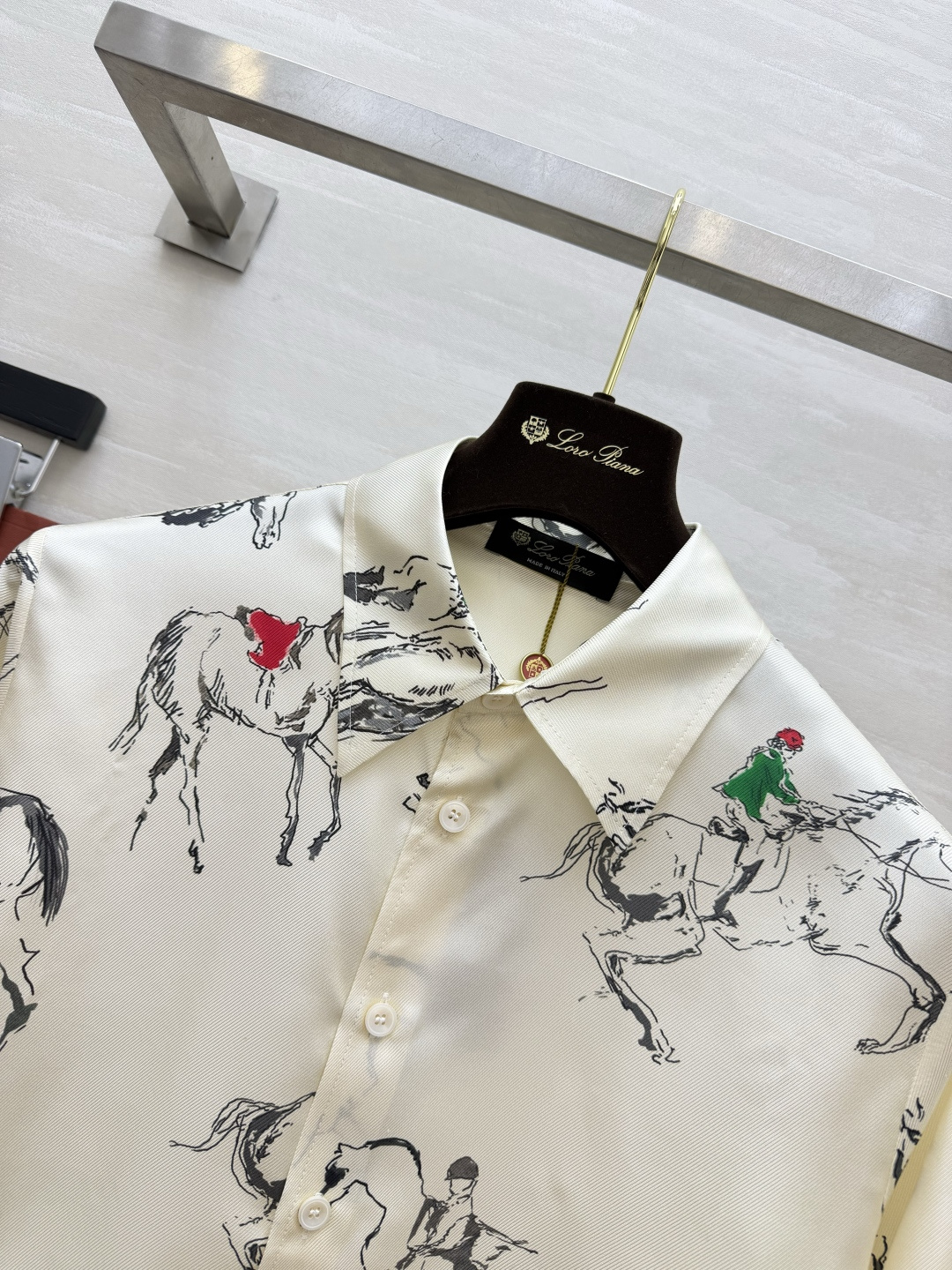 LP♡²⁶马术手绘真丝衬衫｜自带文艺松弛感 顺滑真丝面料 自带柔和柔光质感 上手垂顺细腻 上身轻盈透气 艺术手绘马术印花
