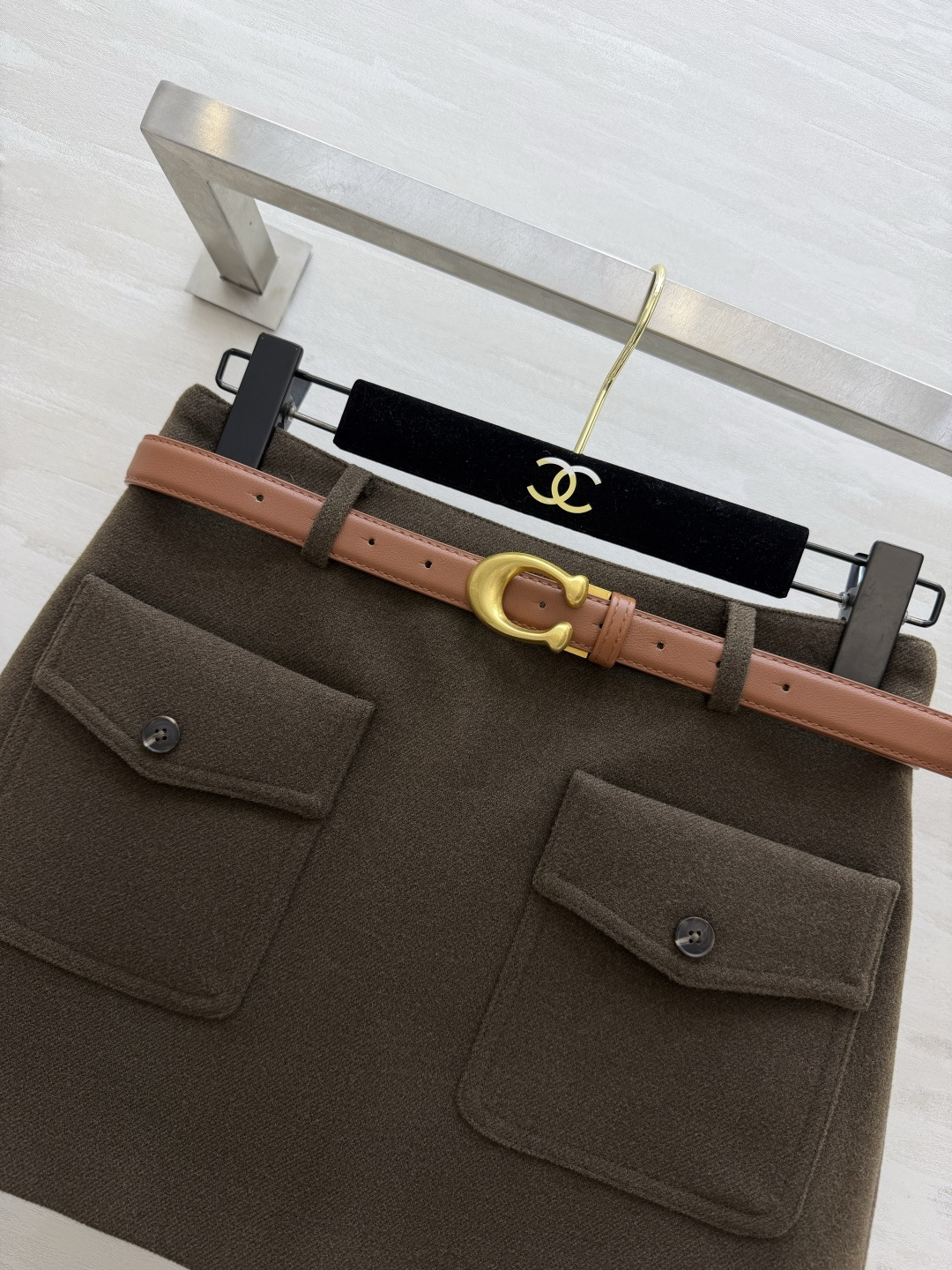 Celi♡²⁶羊毛工装A字短裙｜自带腰带 秋冬刚需 软糯羊毛面料 厚实挺括不易软塌 保暖有型不臃肿 配套棕色皮带 金属扣