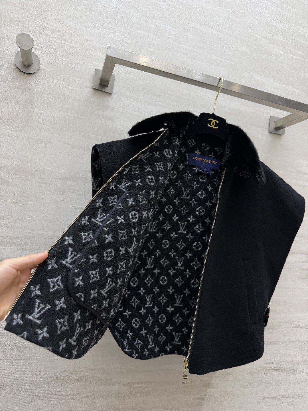L♡²⁶水貂毛领 羊毛马甲 size：S/M/L（）
