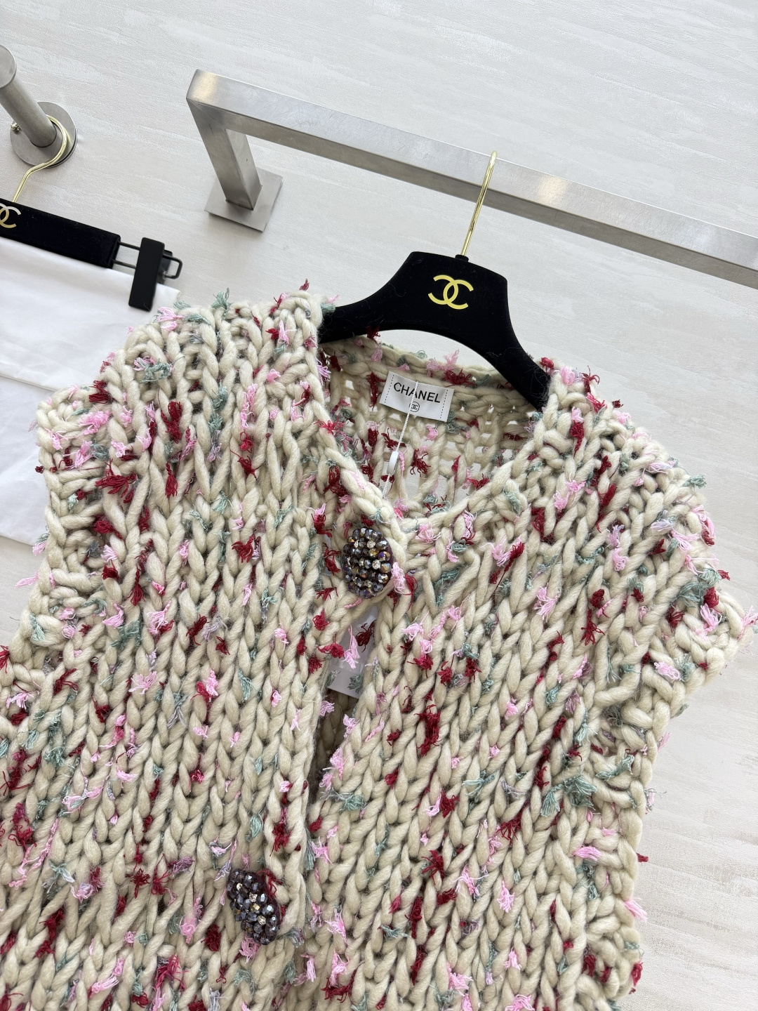 CC♡²⁶手工粗线杂色针织马甲｜温柔浪漫氛围感 重磅粗棒针手工感织法 肌理蓬松厚实 软糯有分量 上身自带温暖感 米白基底