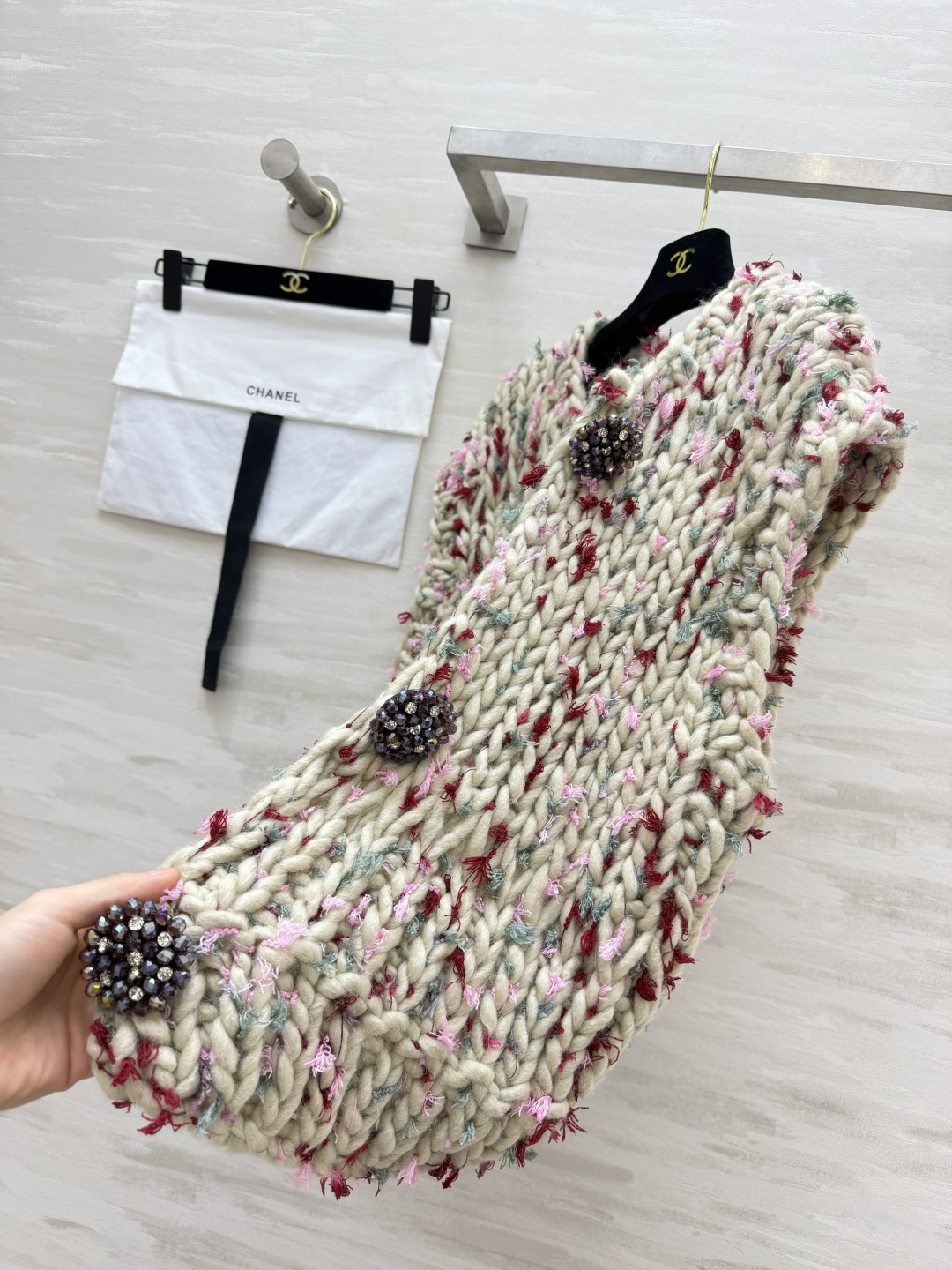 CC♡²⁶手工粗线杂色针织马甲｜温柔浪漫氛围感 重磅粗棒针手工感织法 肌理蓬松厚实 软糯有分量 上身自带温暖感 米白基底