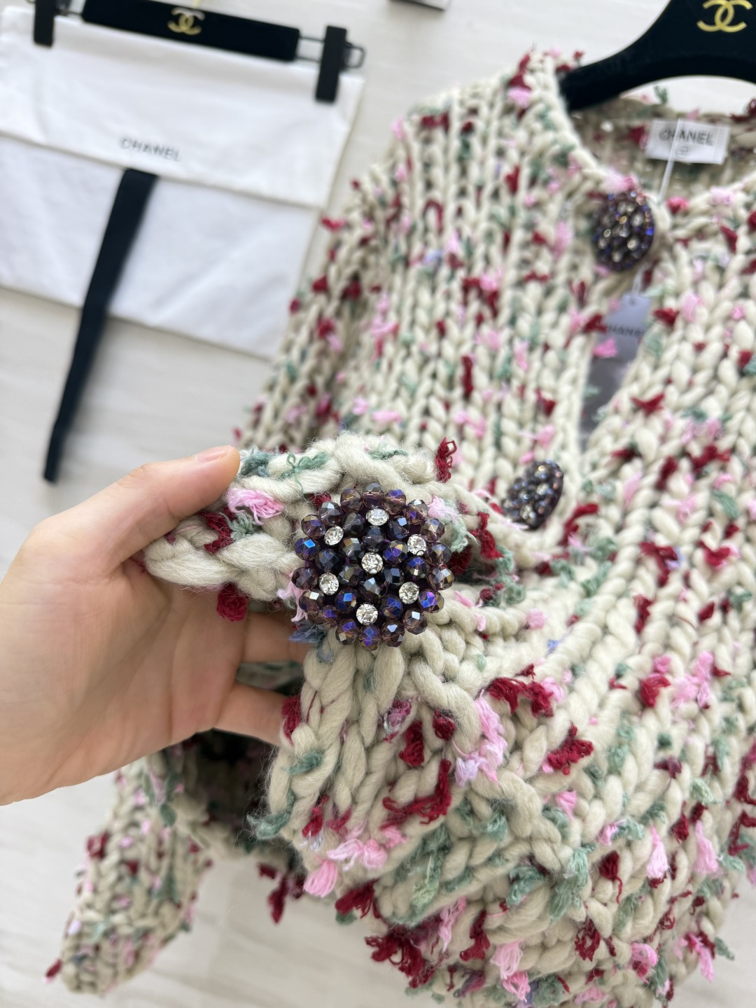 CC♡²⁶重磅粗针彩点针织开衫｜温柔治愈系 手工感粗棒针编织 肌理饱满立体 纱线蓬松厚实 保暖感在线米白基底糅合粉、红、