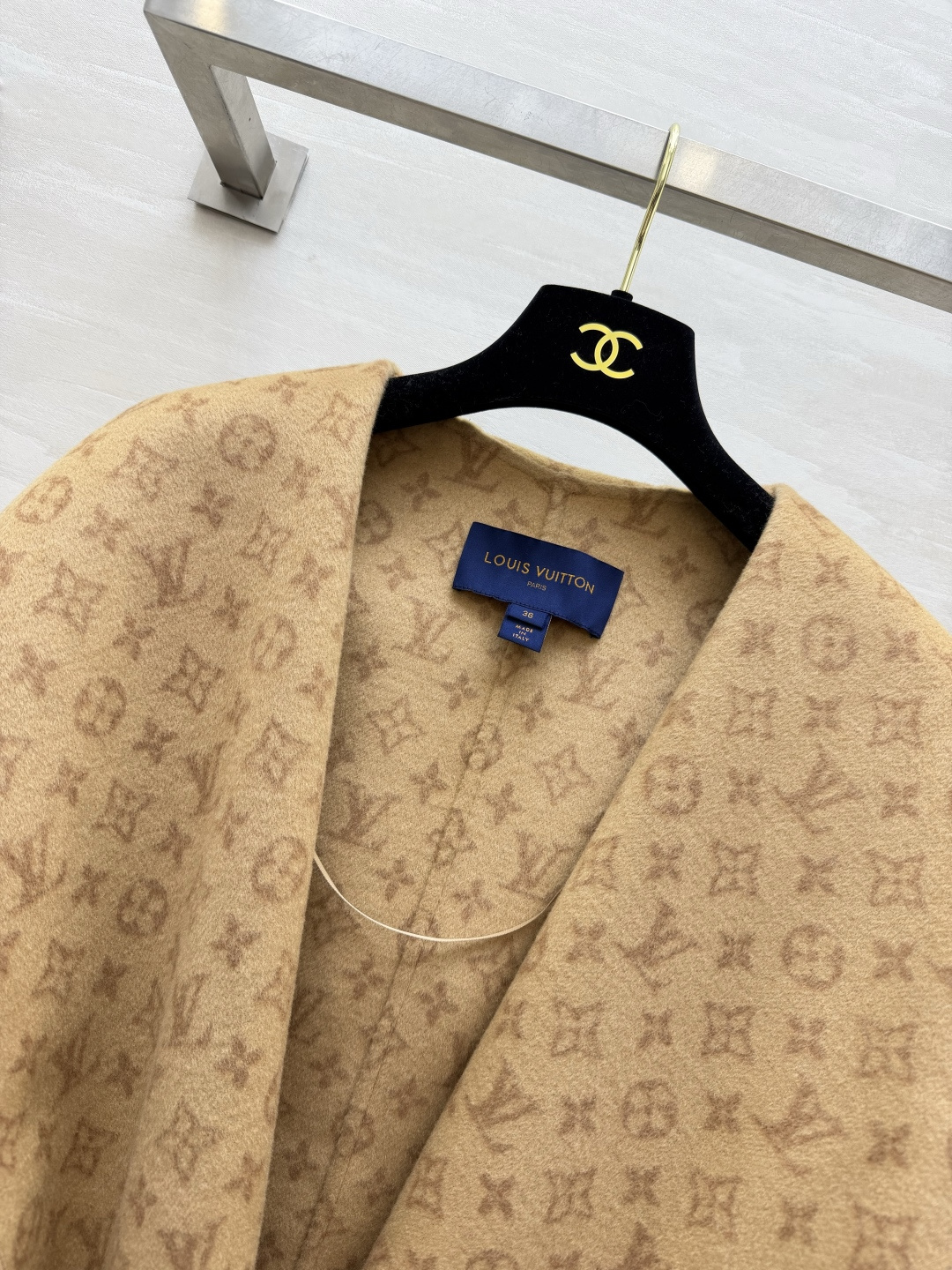 L♡²⁶驼色小花围裹式长款大衣 面料精选进口99%澳洲羊毛➕1%桑蚕丝面料 size：34/36/38/40（配棉布防尘