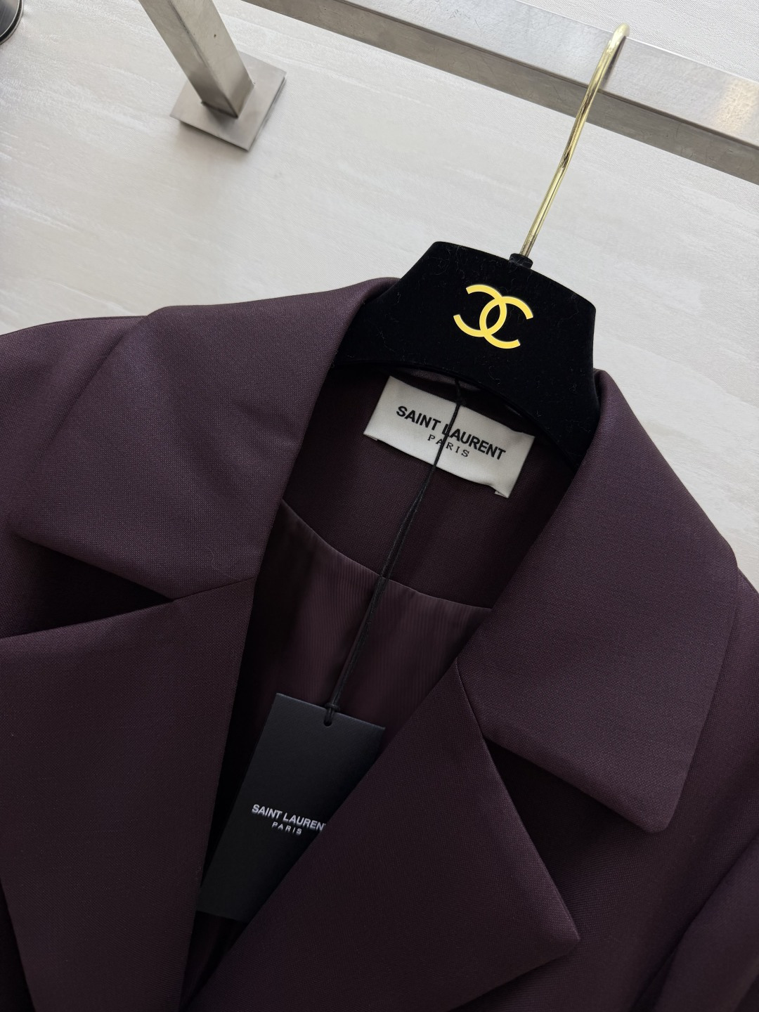 双色上新｜ysl♡²⁶短款收腰西装外套 大翻领修饰肩颈 方扣腰带 自由收腰 短款剪裁 优化身材比例 酒紫｜氛围感显贵 深