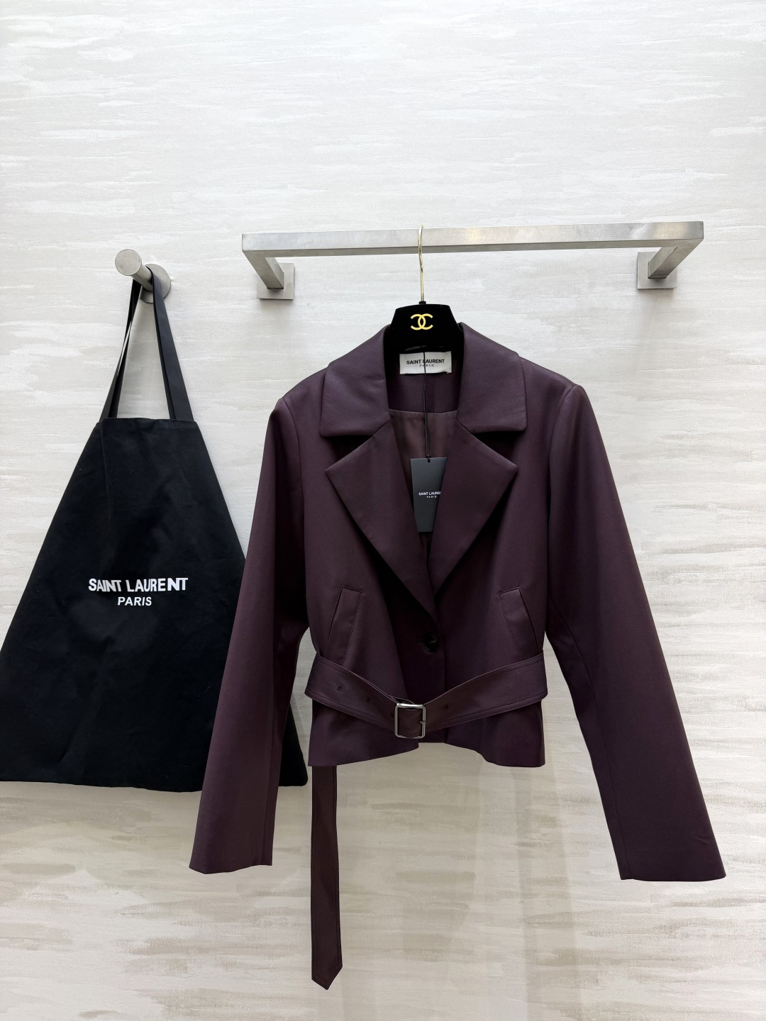 双色上新｜ysl♡²⁶短款收腰西装外套 大翻领修饰肩颈 方扣腰带 自由收腰 短款剪裁 优化身材比例 酒紫｜氛围感显贵 深