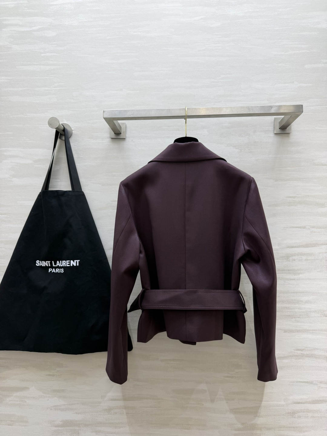 双色上新｜ysl♡²⁶短款收腰西装外套 大翻领修饰肩颈 方扣腰带 自由收腰 短款剪裁 优化身材比例 酒紫｜氛围感显贵 深