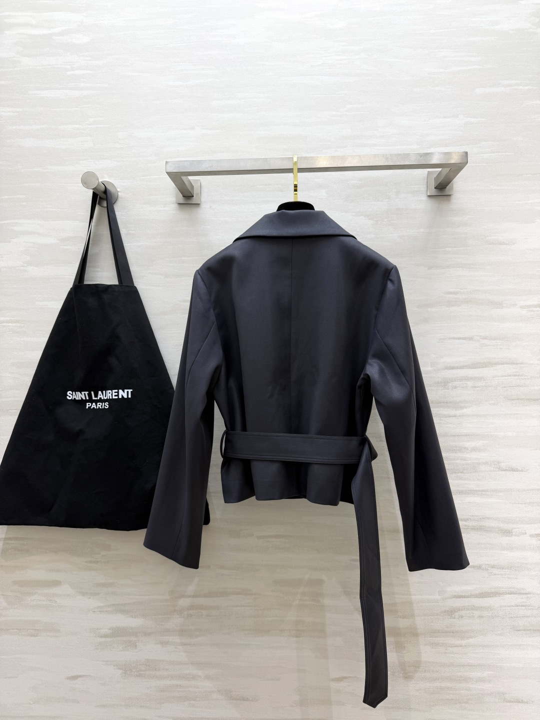 双色上新｜ysl♡²⁶短款收腰西装外套 大翻领修饰肩颈 方扣腰带 自由收腰 短款剪裁 优化身材比例 酒紫｜氛围感显贵 深