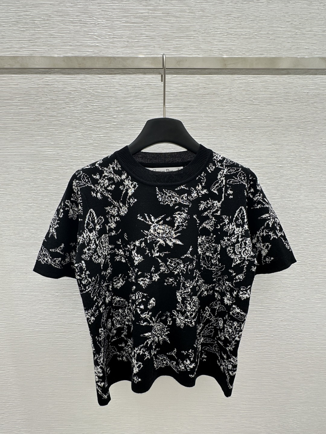 NO:307022,D Home Early Spring New Style Contrast Jacquard Round Neck Knitted Short Sleeve Color Black Size 36.38.40, Dior, T-shirt, alexander wang19860909D家  早春新款 撞色提花圆领针织短袖 颜色黑色 尺码36.38.40,,dior,T-shirt,alexander wang,Women's clothing