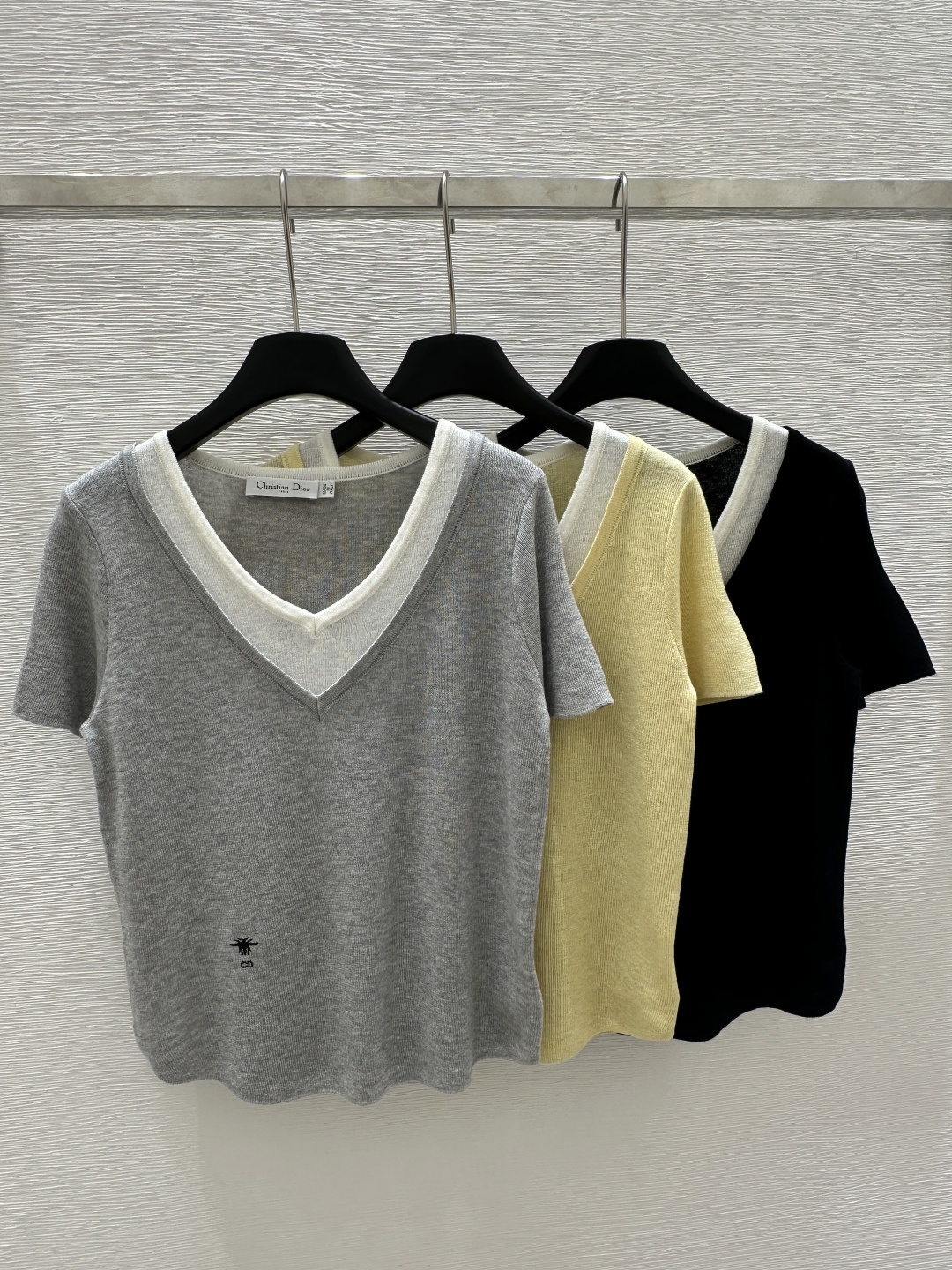 NO:307009,D Home Early Spring New Style Fake Two-piece V-neck Knitted Short Sleeve 1 Color Gray Size 36.38.40, Dior, T-shirt, alexander wang19860909D家  早春新款 假两件v领针织短袖 1 颜色灰色色 尺码36.38.40,,dior,T-shirt,alexander wang,Women's clothing