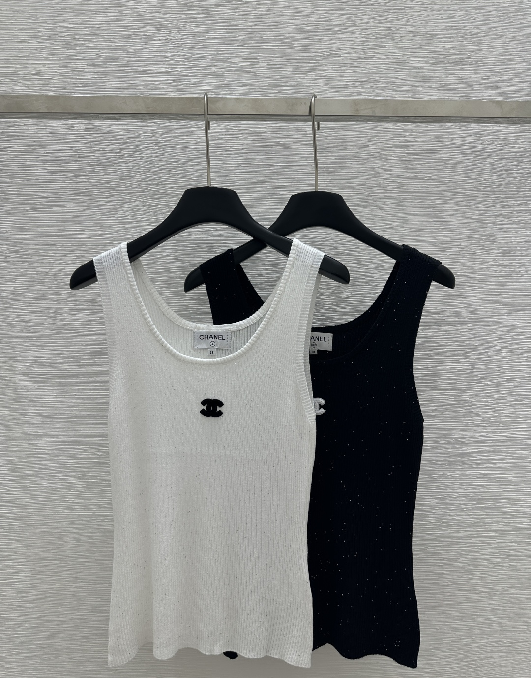 NO:310648,CH Home Early Spring New Style Solid Color Round Neck Bead Chip Knitted Vest Color White Black Size 36.38.40, Alexander Wang19860909CH家  早春新款 纯色圆领珠片针织背心 颜色白色 黑色 尺码36.38.40,,alexander wang,Women's clothing