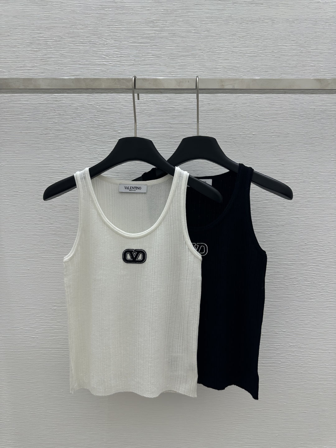 NO:310667,VA Home Early Spring New Style Solid Color Round Neck Sleeveless Knitted Vest Color White Black Size 36.38.40, Alexander Wang19860909VA家  早春新款 纯色圆领无袖针织背心 颜色白色 黑色 尺码36.38.40,,alexander wang,Women's clothing