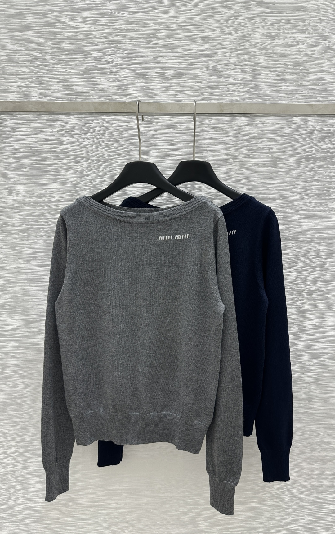 NO:310678,M Home Early Spring New Style Solid Color One-Shoulder Letter Knit Long Sleeve Color Gray Royal Blue Size 36.38.40,,alexander wang19860909M家  早春新款 纯色一字肩字母针织长袖 颜色灰色 宝蓝色 尺码36.38.40,,alexander wang,Women's clothing