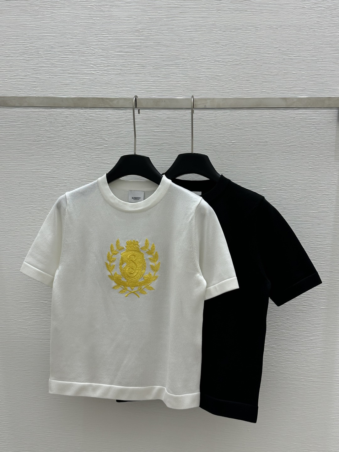 NO:310657,BU Home Early Spring New Style Round Neck Gold Wire Leaf Embroidery Knitted Short Color White Black Size 36.38.40, Alexander Wang19860909BU家  早春新款 圆领金丝树叶刺绣针织短 颜色白色 黑色 尺码36.38.40,,alexander wang,Women's clothing