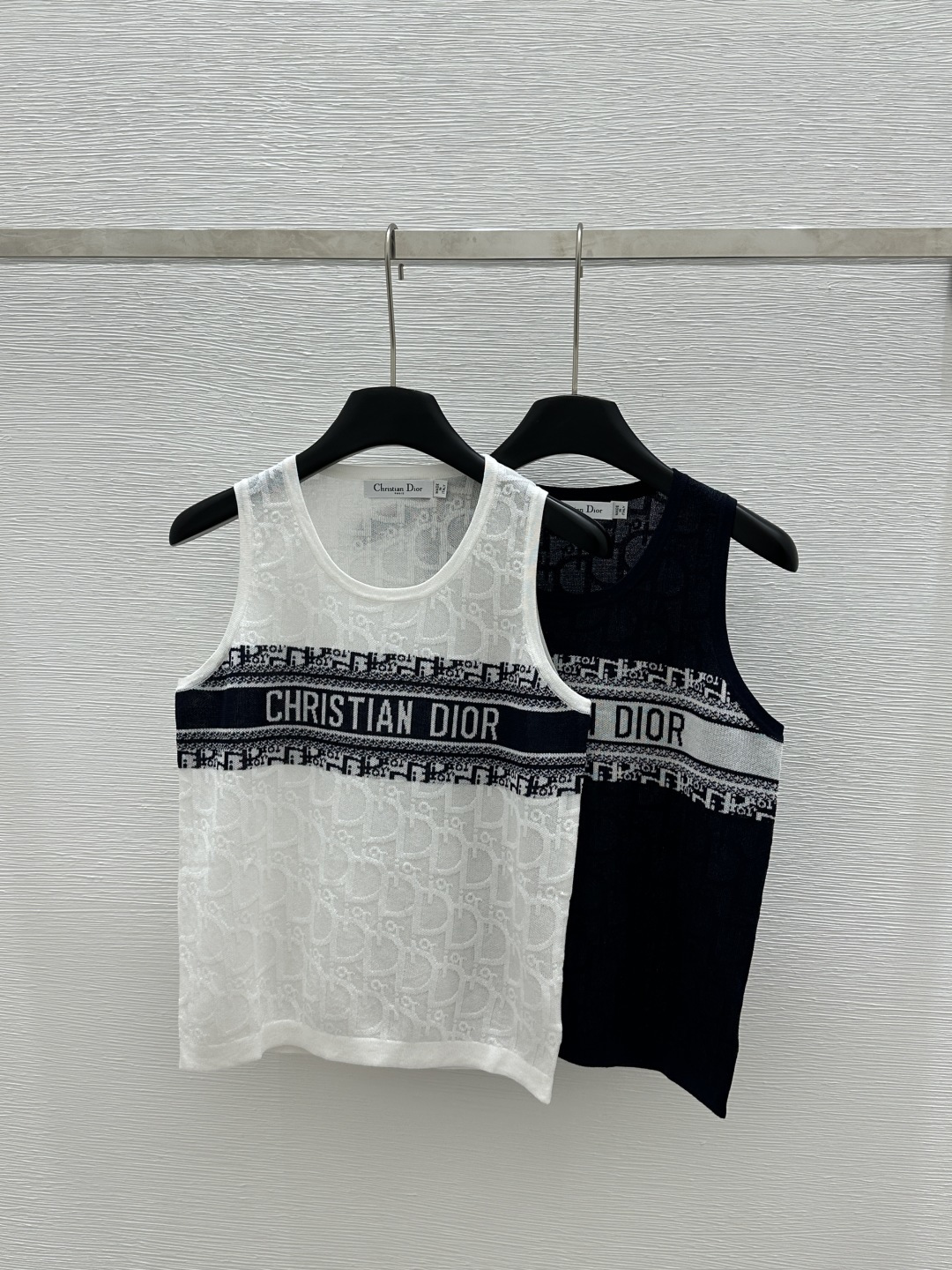 NO:312129,D Home Early Spring New Round-neck Alphabet Jacquard Knitted Vest Color White Royal Blue Size 36.38.40, Dior, Alexander wang19860909D家  早春新款 圆领字母提花针织背心 颜色白色 宝蓝色 尺码36.38.40,,dior,alexander wang,Women's clothing