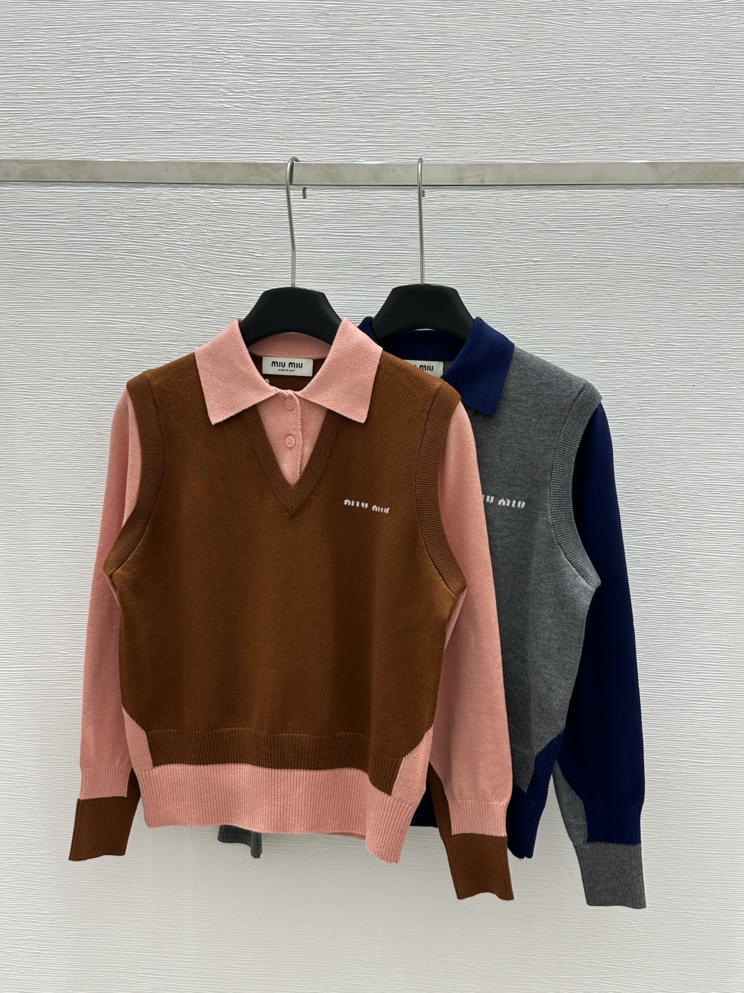 NO:312151,M Home Early Spring New Lapel Color Bundle Button Letter Knit Long Sleeve Color Pink Royal Blue Size 36.38.40,,alexander wang19860909M家  早春新款 翻领拼色纽扣字母针织长袖 颜色粉色 宝蓝色 尺码36.38.40,,alexander wang,Women's clothing