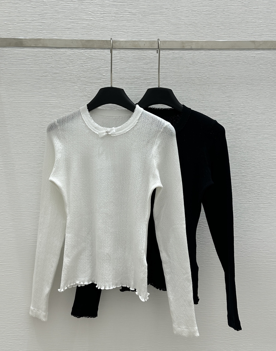 NO:312124,CH Home Early Spring New Style Round Neck Wood Ears Knitted Long Sleeve Color White Black Size 36.38.40, Alexander Wang19860909CH家  早春新款 圆领木耳边针织长袖 颜色白色 黑色 尺码36.38.40,,alexander wang,Women's clothing