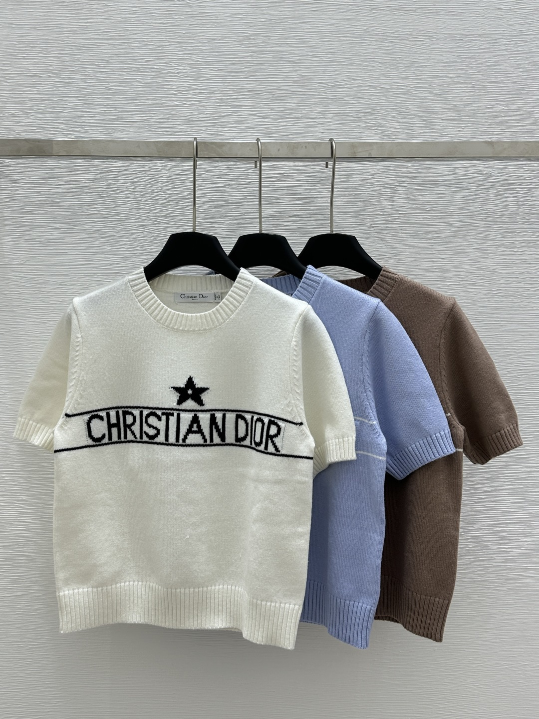 NO:312130,D Home Early Spring New Style Round Neck Star Letter Knit Short Color White Blue Khaki Size 36.38.40, Dior, Alexander Wang19860909D家  早春新款 圆领星星字母针织短 颜色白色 蓝色 卡其 尺码36.38.40,,dior,alexander wang,Women's clothing