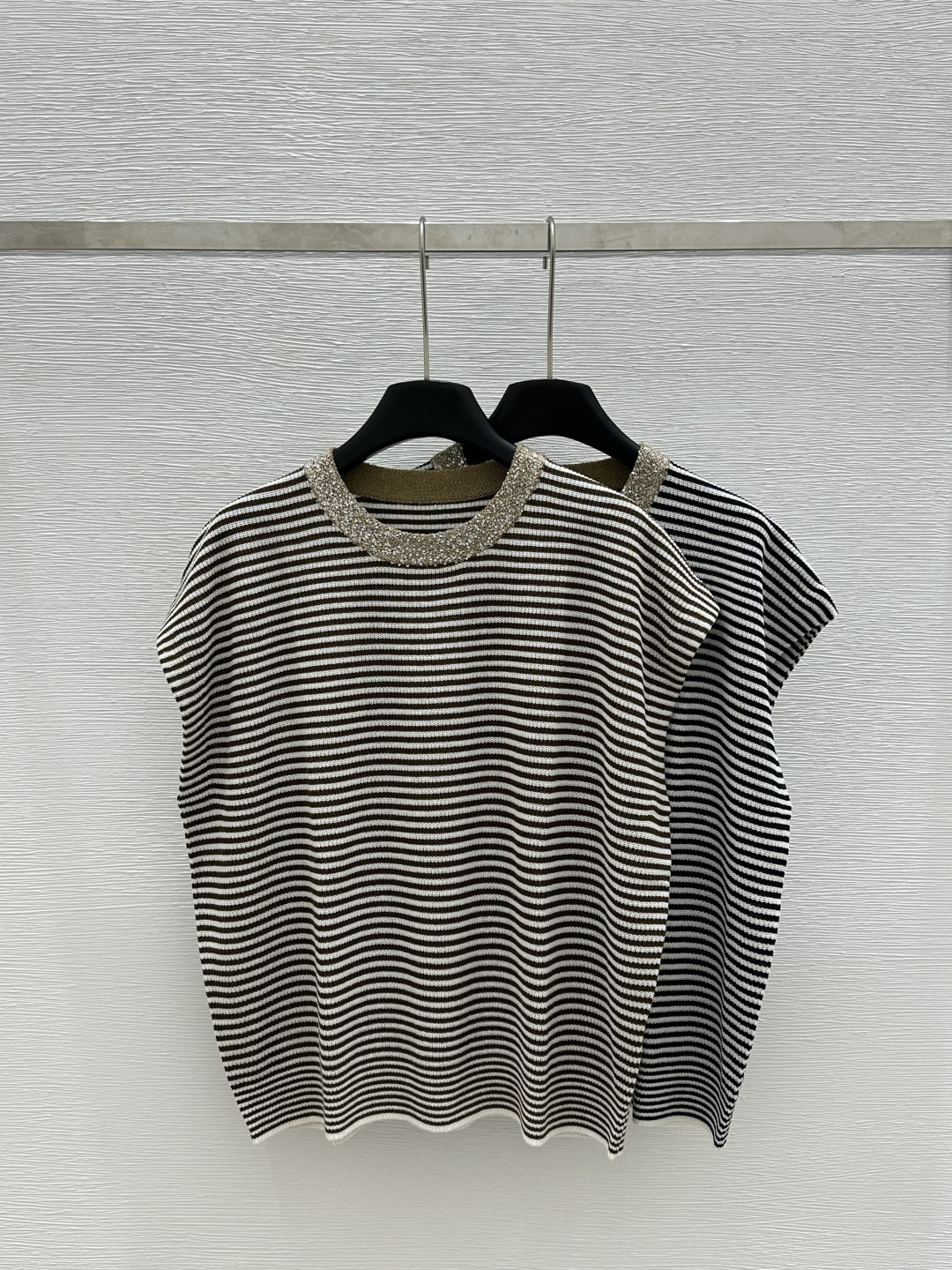 NO:312154,BC Home Early Spring New Round Neck Contrast Striped Knitted Vest 1 Color Khaki Black Size 36.38.40, Chanel, Alexander wang19860909BC家  早春新款 圆领撞色条纹针织背心 1 颜色卡其 黑色 尺码36.38.40,,chanel,alexander wang,Women's clothing