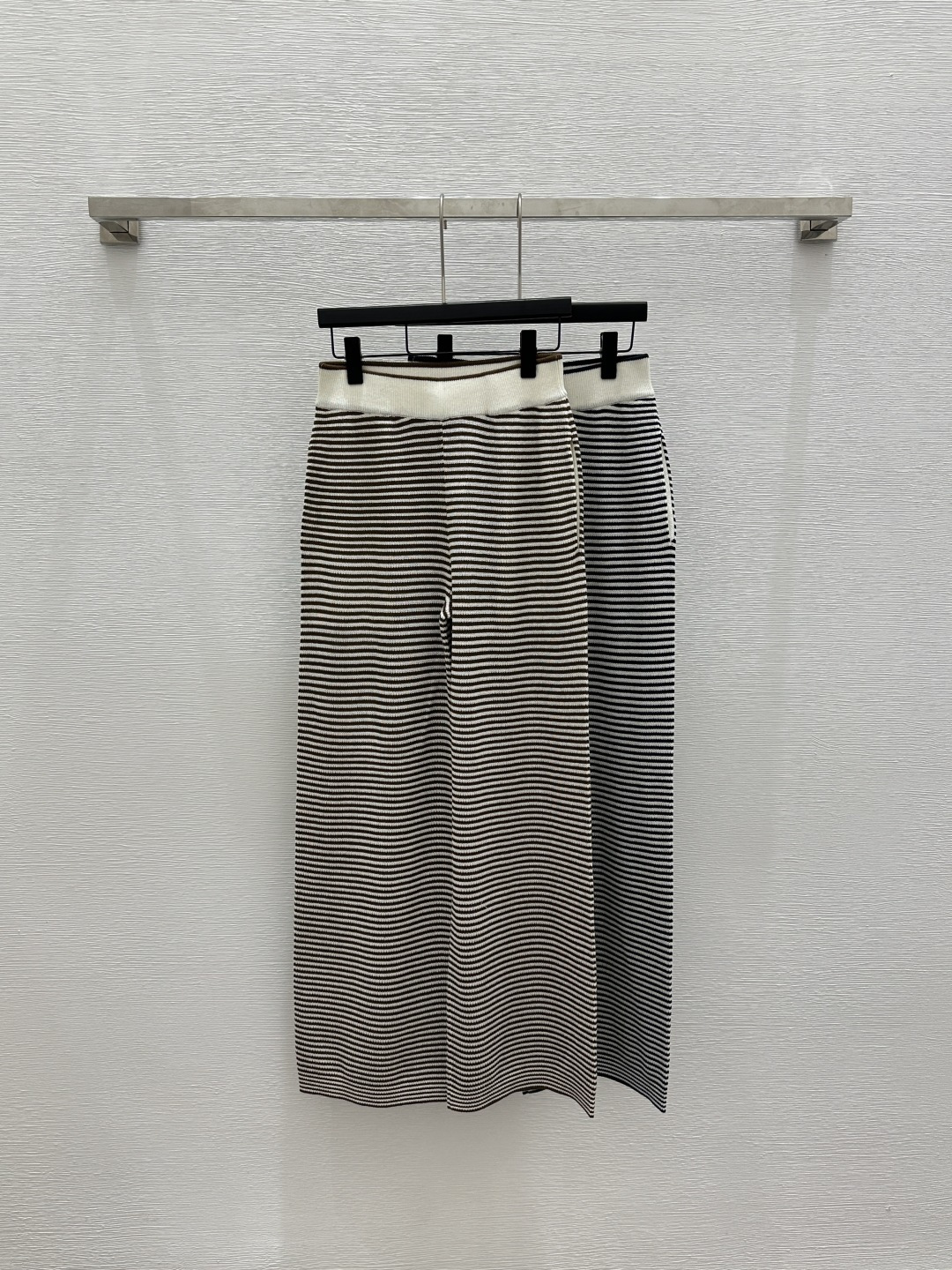 NO:312156,BC Home Early Spring New Style Contrast Striped Knitted Trousers Color Khaki Black Size 36.38.40, Chanel, Alexander Wang19860909BC家  早春新款 撞色条纹针织长裤 颜色卡其 黑色 尺码36.38.40,,chanel,alexander wang,Women's clothing