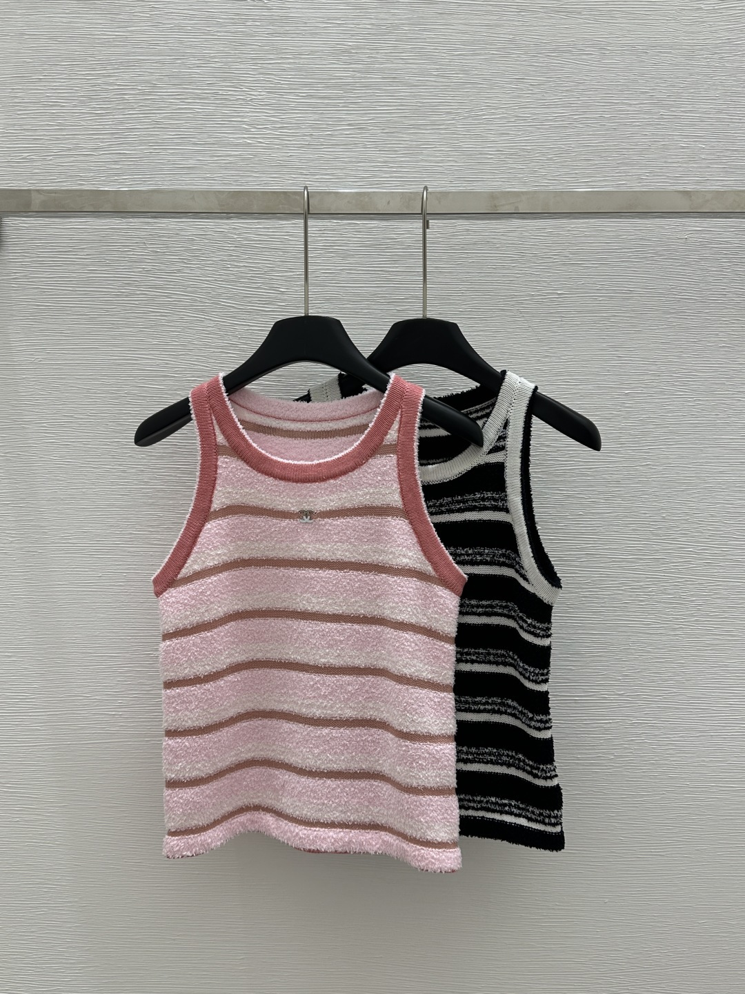 NO:322163,CH Home Early Spring New Style Round Neck Contrast Stripe Sleeveless Knitted Vest Color Pink White Size 36.38.40,,alexander wang19860909CH家  早春新款 圆领撞色条纹无袖针织背心 颜色粉色 白色 尺码36.38.40,,alexander wang,Women's clothing